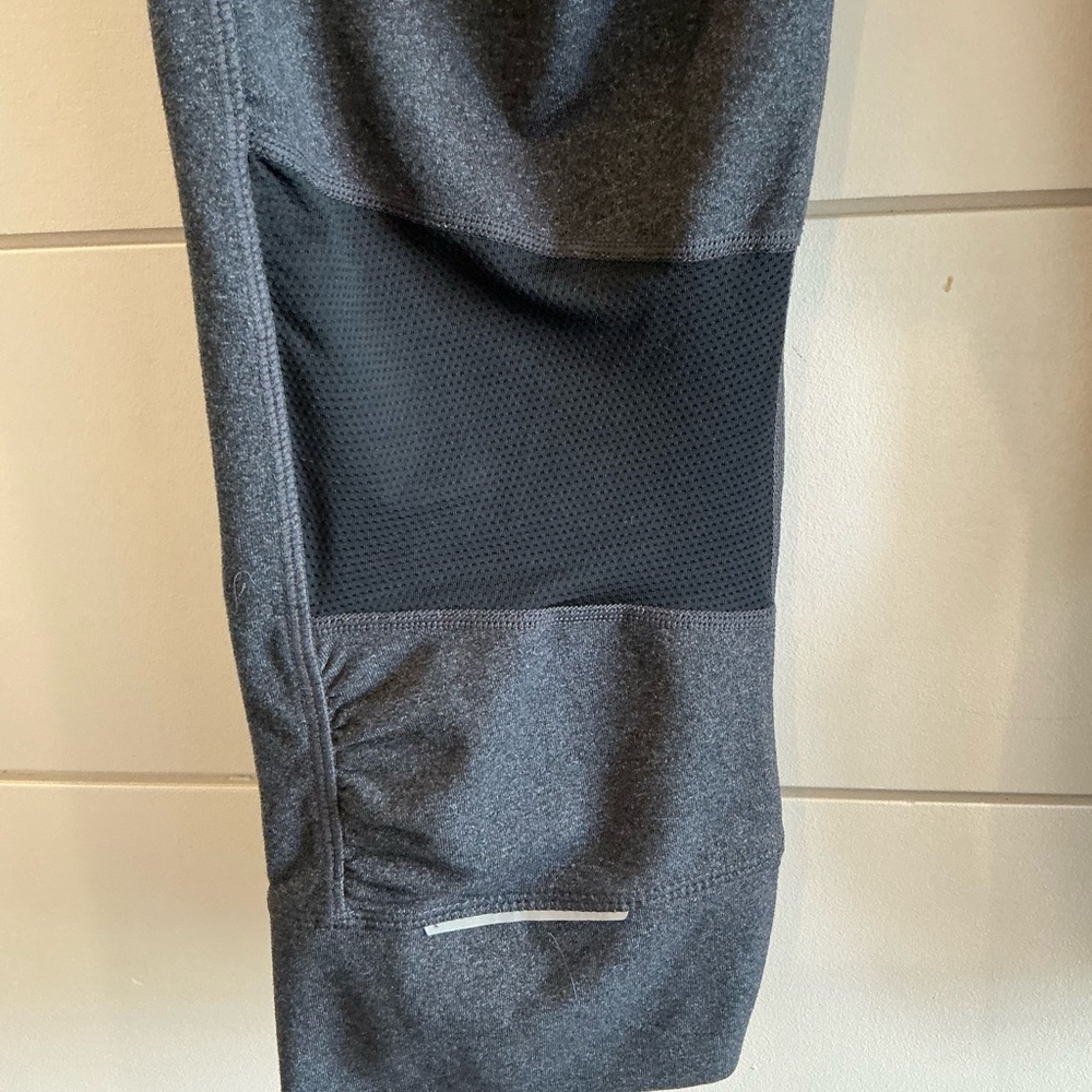 Athleta Relay capri reflective Leggings - Picture 4 of 4